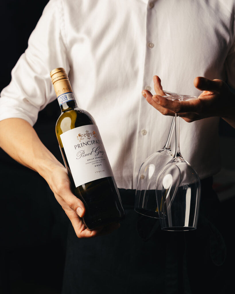 Weinservice am Tisch